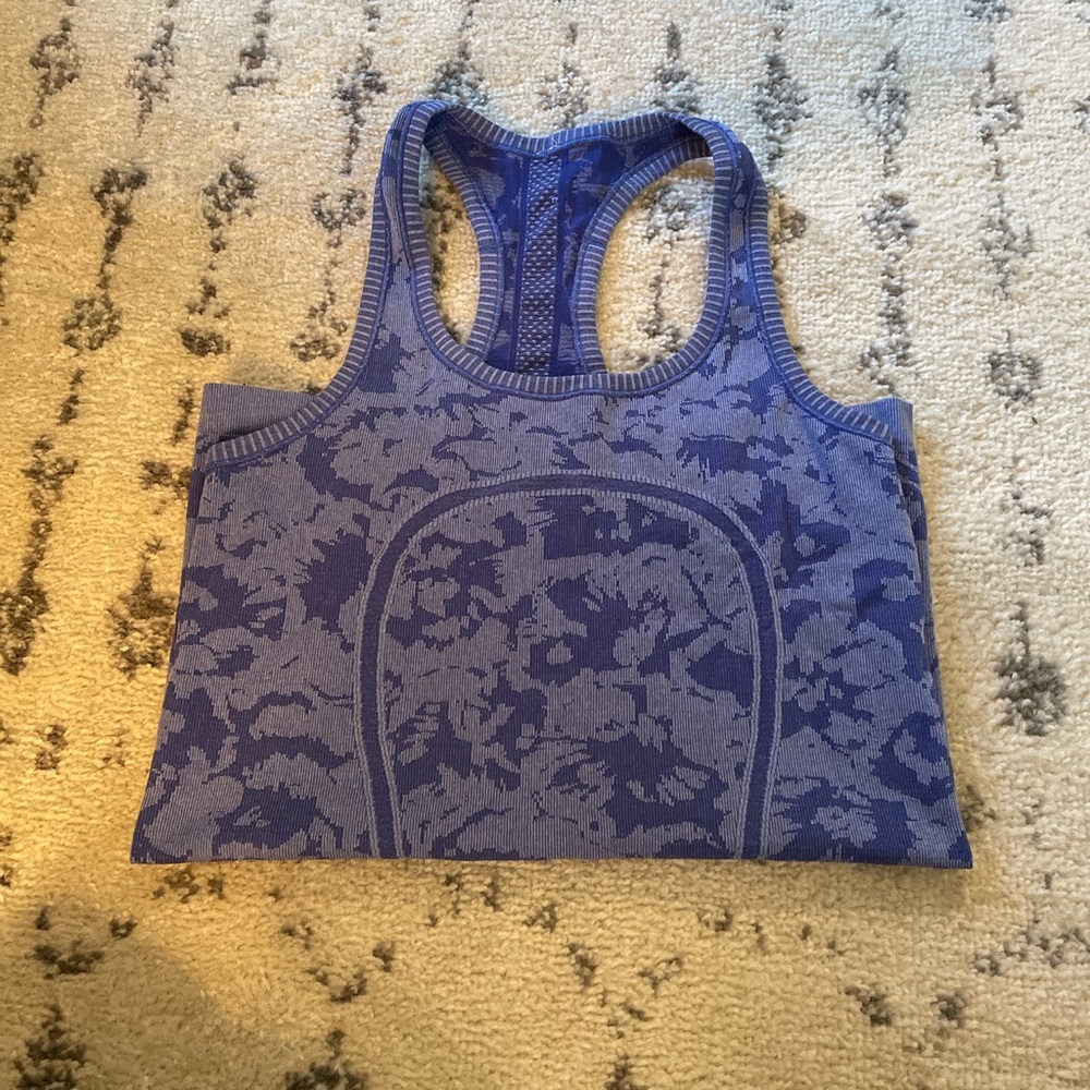 Women’s blue patterned Like new lululemon tank